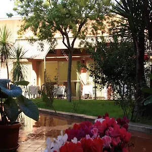 2000 Hotel Roma
